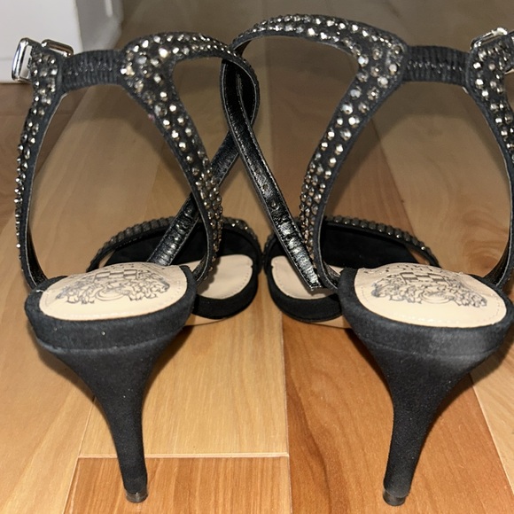 Vince Camuto suede heels size 6 - Picture 4 of 4